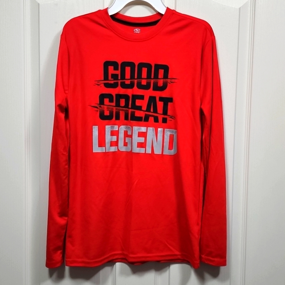 Long sleeved athletic shirt